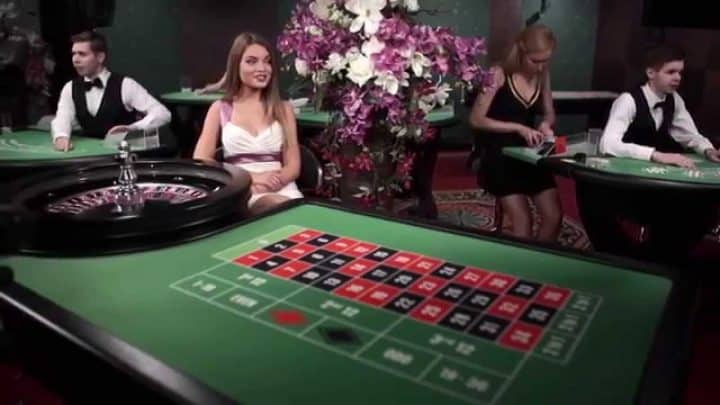 Bat mi ve ong hoang casino Blackjack: Co duoc dem bai trong van choi?